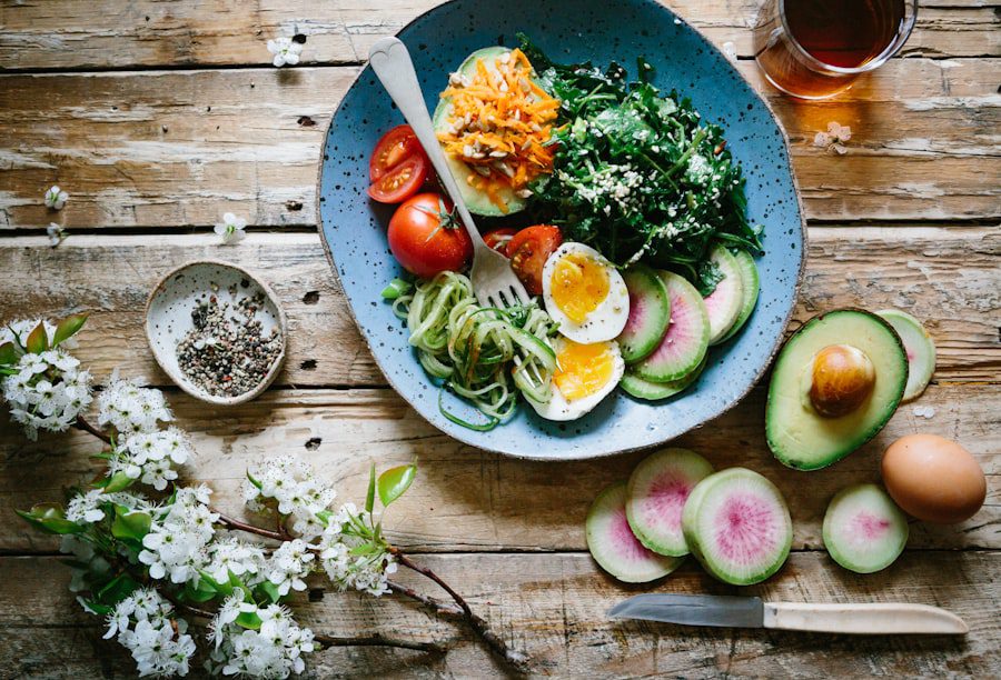 Balanced bowl with vegetables and protein